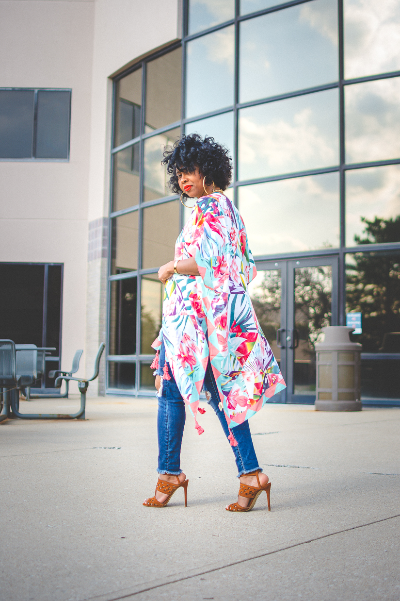 sweenee style, easy spring outfit idea, how to wear distressed jeans, indianapolis fashion blog, style blog, how to wear a kimono, natural hair