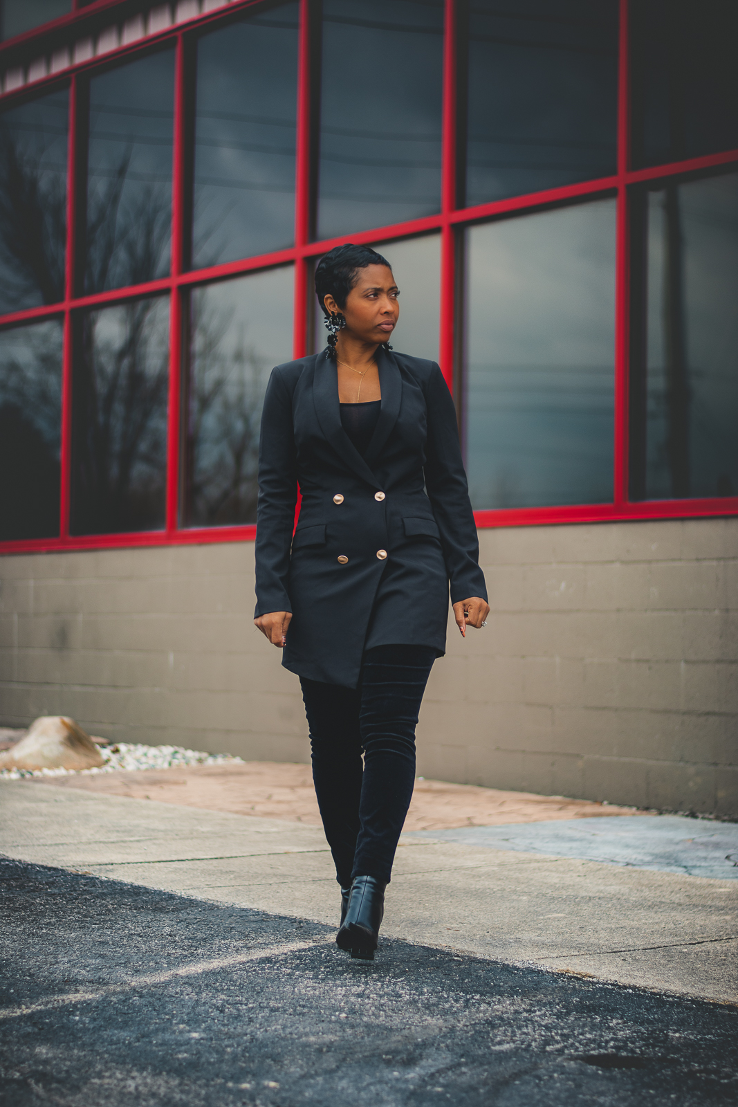 sweenee style, How to wear all black, black holiday looks, black blazer, jeans from gap, indianapolis style blog, indiana fashion blog, black girl who blogs, natural hair, pixie cut