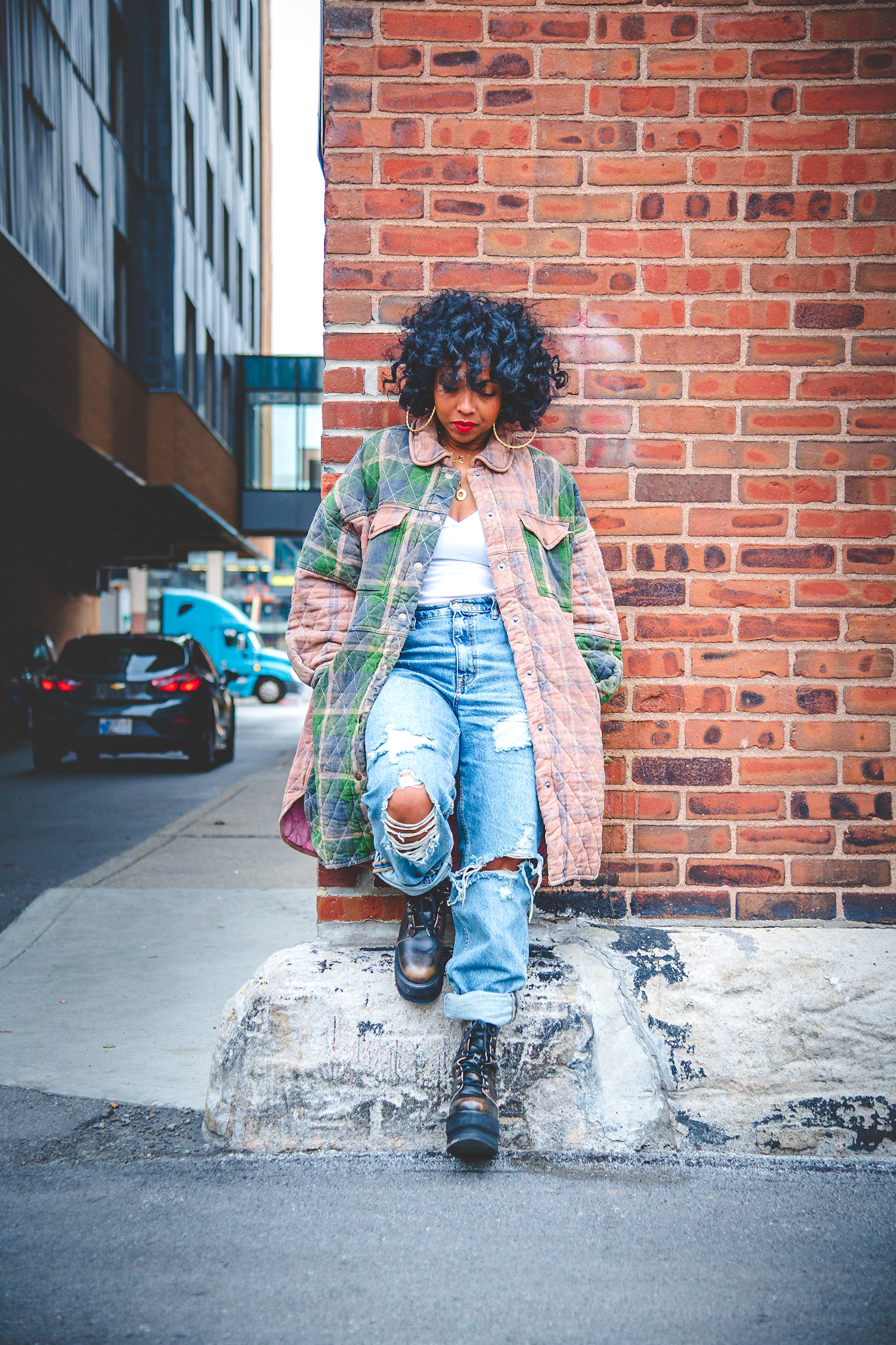 FREE PEOPLE, SWEENEE STYLE, FREE PEOPLE DENIM, DR MARTENS, NATURAL HAIR, INDIANAPOLIS FASHION BLOG, BLACK GIRLS WHO BLOG, EASY OUTFIT IDEAS, WINTER