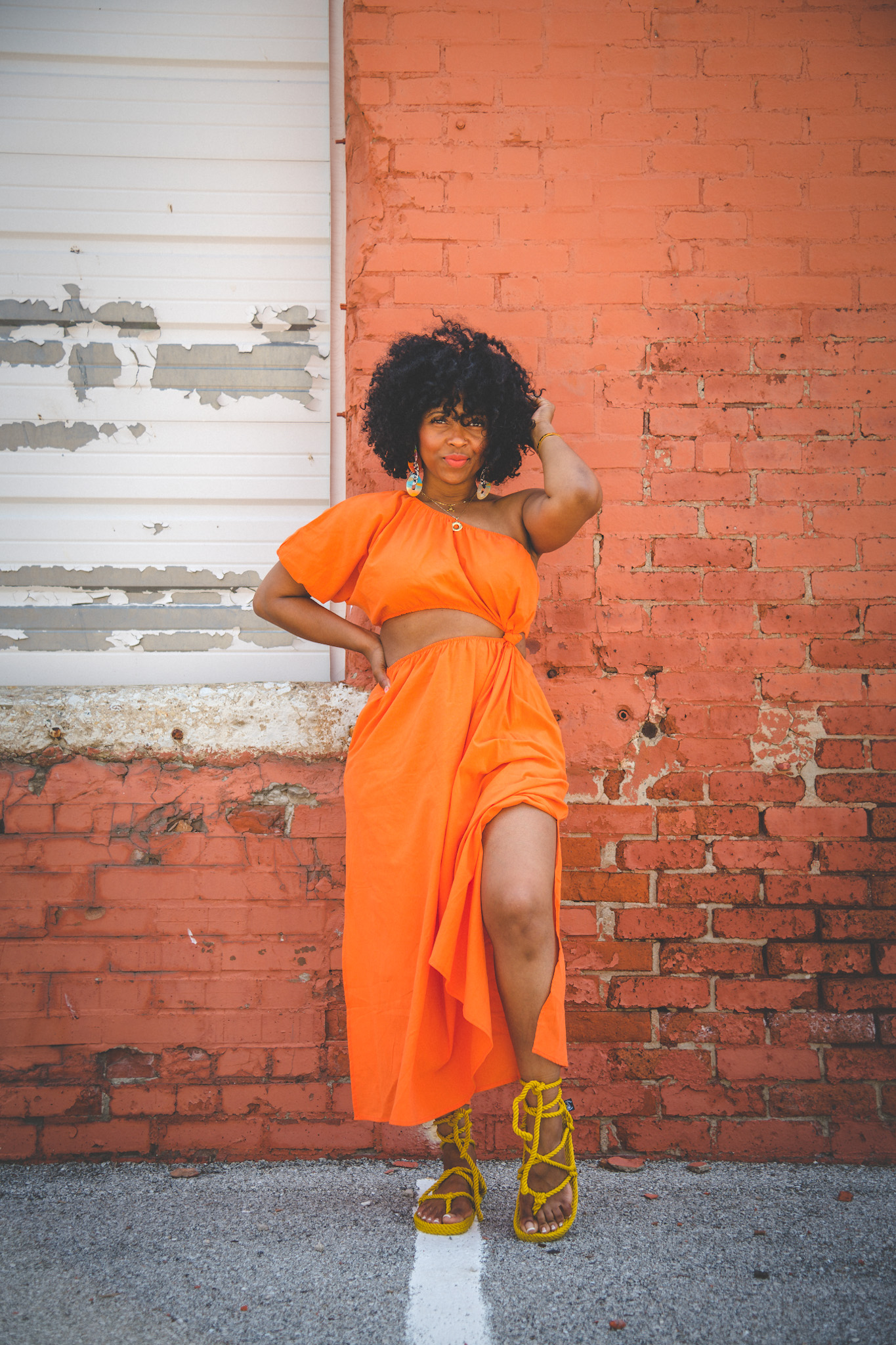 SWEENEE STYLE, SPRING OUTFIT IDEA, SUMMER OUTFIT IDEA, INDIANAPOLIS FASHION BLOGGER, BLACK GIRLS WHO BLOG, ADRIENNE FROM SWEENEE STYLE, SWEENEE LLC, NATURAL HAIR, HOW TO, WASH & GO