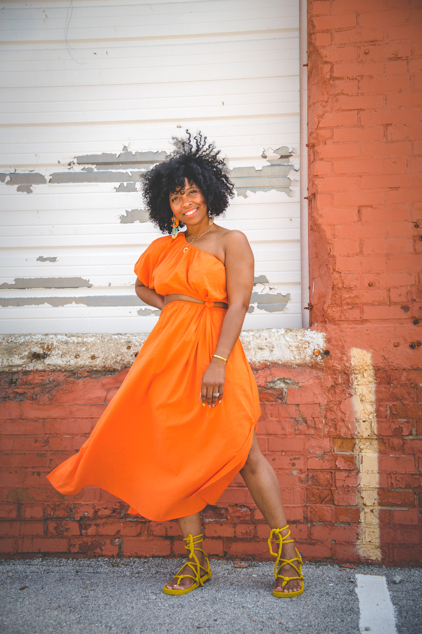 SWEENEE STYLE, SPRING OUTFIT IDEA, SUMMER OUTFIT IDEA, INDIANAPOLIS FASHION BLOGGER, BLACK GIRLS WHO BLOG, ADRIENNE FROM SWEENEE STYLE, SWEENEE LLC, NATURAL HAIR, HOW TO, WASH & GO