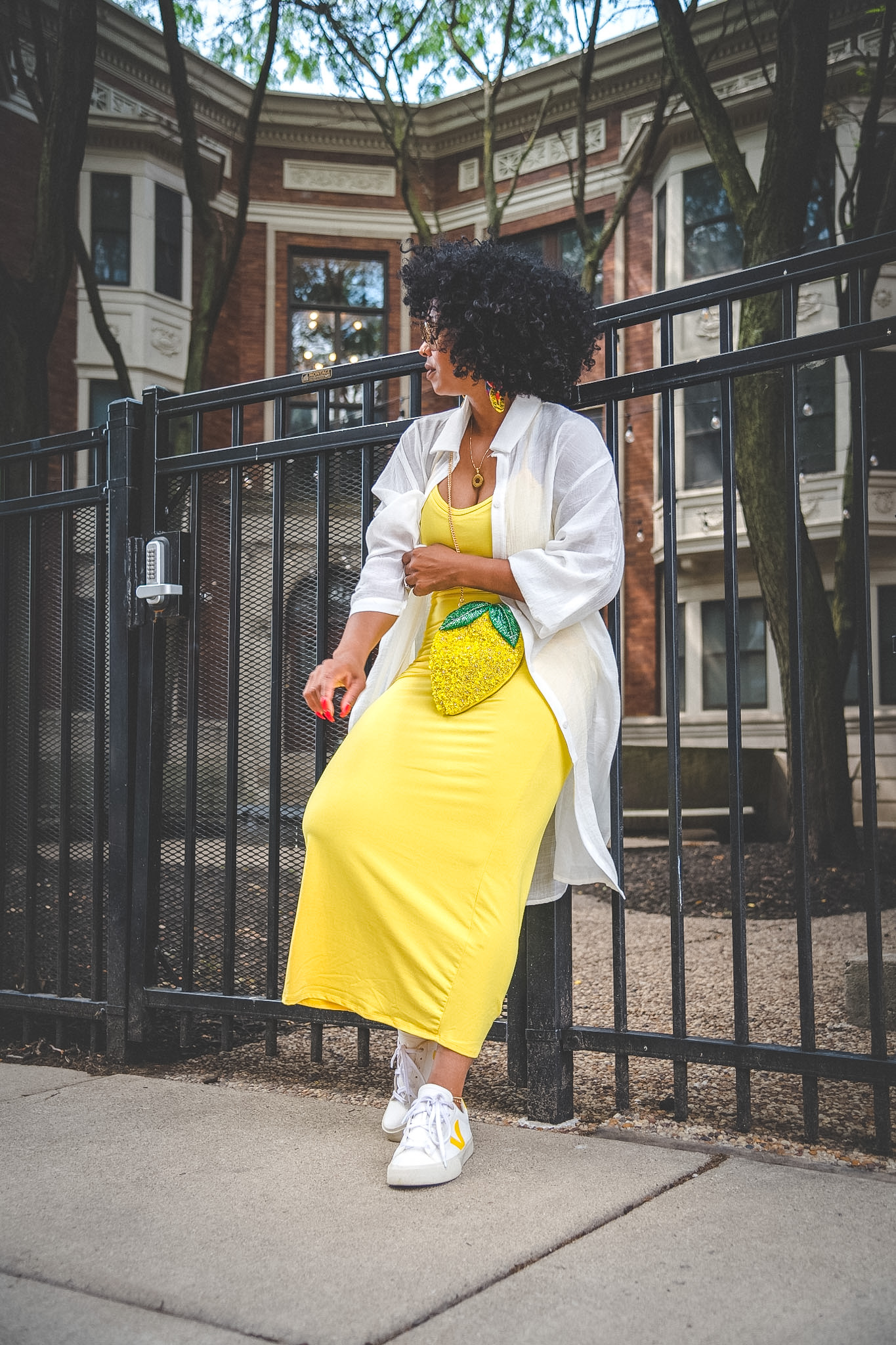 SWEENEE STYLE, HOW TO STYLE SUMMER BASICS, SUMMER OUTFIT IDEAS, HOW TO WEAR YOUR NATURAL CURLS, STYLING BASICS, INDIANAPOLIS FASHION BLOGGER