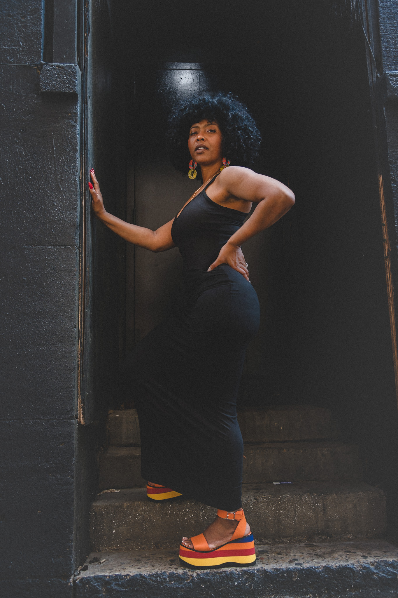 SWEENEE STYLE, INDIANAPOLIS FASHION BLOG, EASY OUTFIT IDEAS, SUMMER OUTFIT IDEA, HOW TO WEAR CLASSICS, BLACK DRESS OUTFIT IDEAS, FREE PEOPLE, NATURAL HAIRSTYLES, WASH & GO