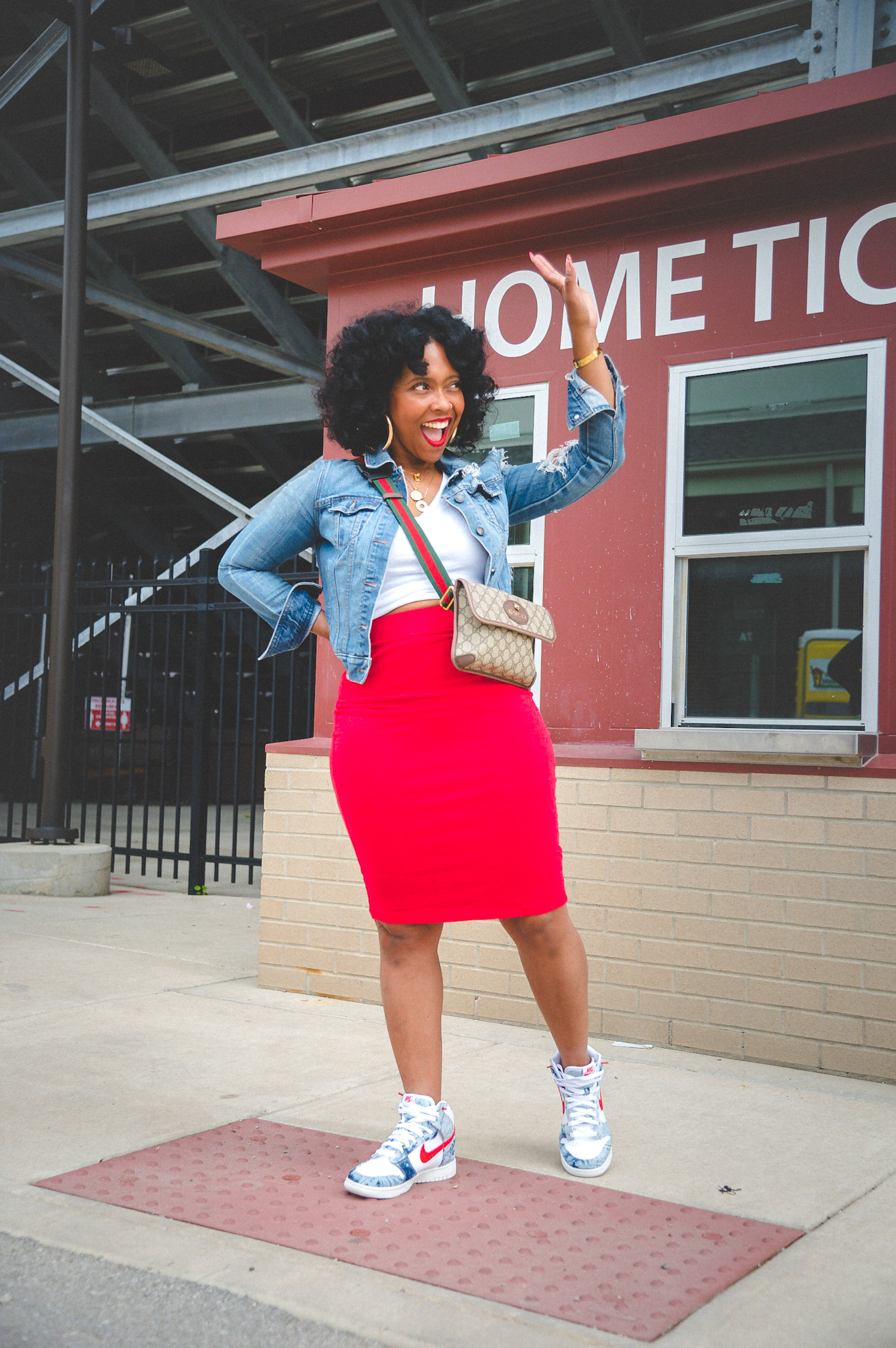 HBCU HOMECOMING OUTFIT IDEA USING
ITEMS YOU HAVE IN YOUR CLOSET,
COLLEGIATE STYLE INSPO, CASUAL
HOMECOMING OUTFITS, DELTA SIGMA
THETA OUTFIT IDEA, SPELMAN COLLEGE.
HOWARD UNIVERSITY, SPORTY GIRL
AESTHETIC, WHAT TO WEAR TO HBCU HOMECOMING, HOW TO WEAR LEGGINGS TO HOMECOMING, GAME DAY OUTFIT, HBCU FASHION
