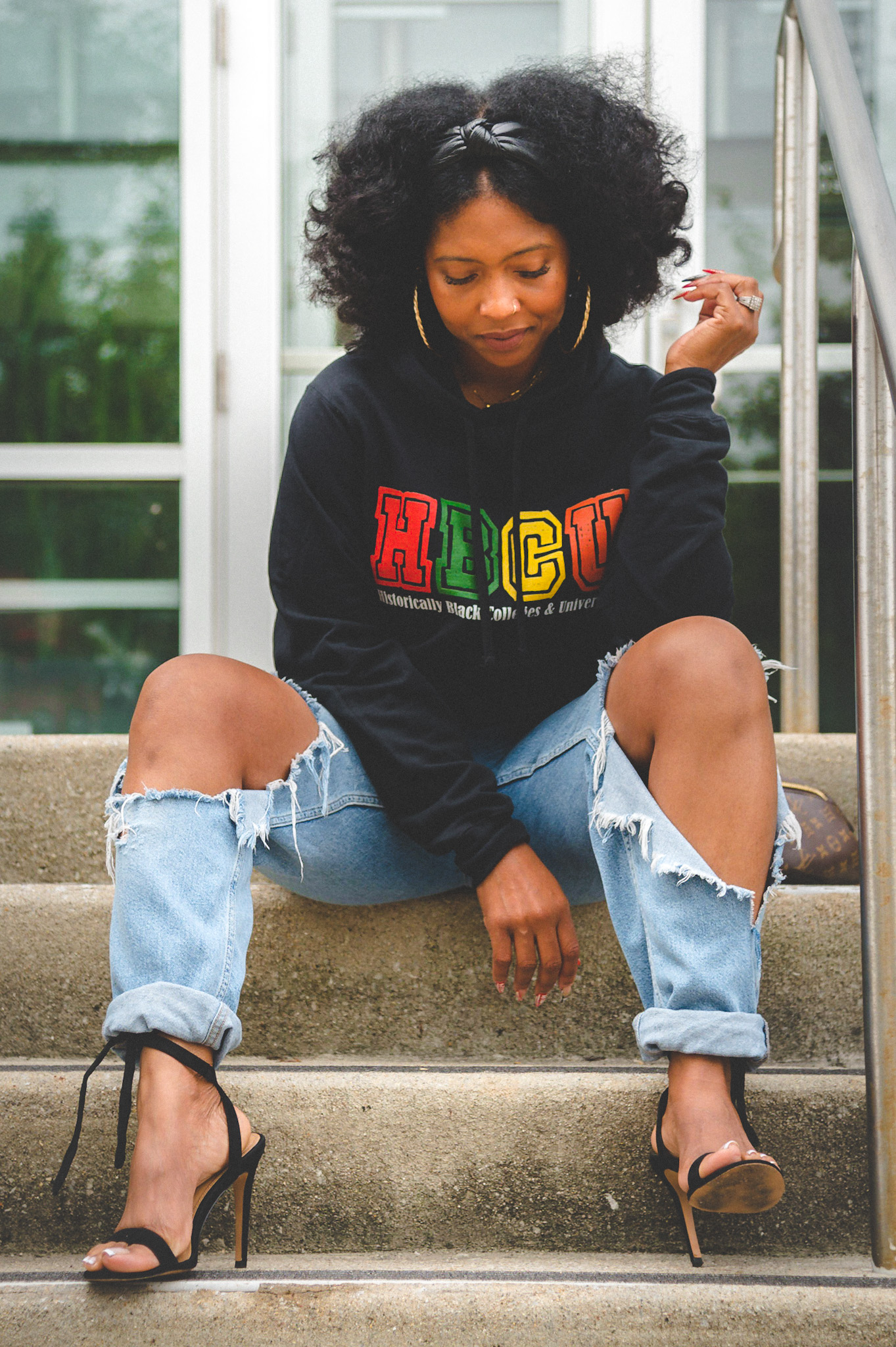 HBCU HOMECOMING OUTFIT IDEA USING ITEMS YOU HAVE IN YOUR CLOSET-CASUAL HOMECOMING OUTFITS, HBCU HOODIE, HBCU ALUMNI 