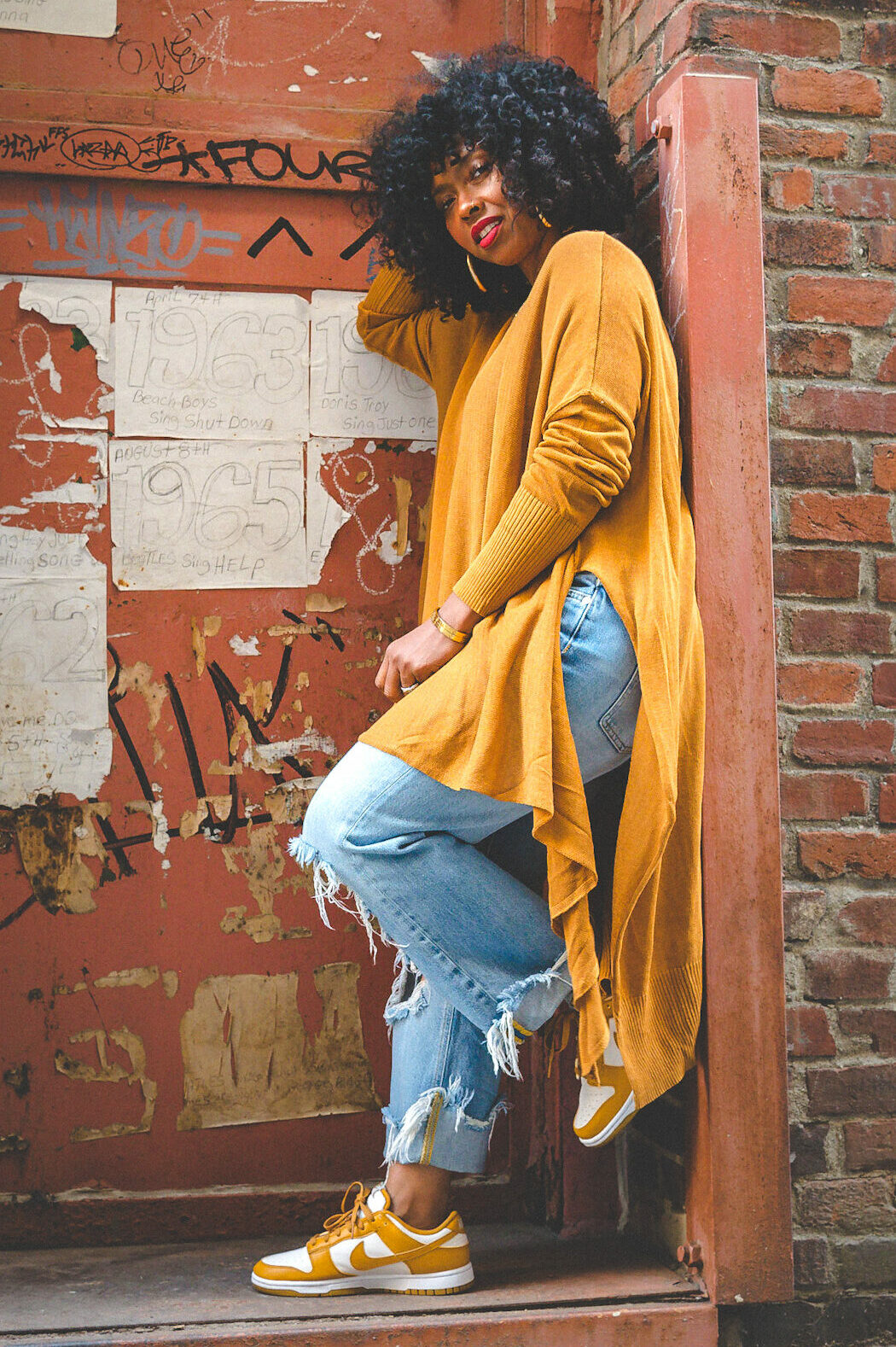 sweenee style, indianapolis style blog, black girls who blog, blogger, how to dress for fall, fall 2022, outfit ideas, easy outfit ideas, fall fashion 2022, free people maggie jeans