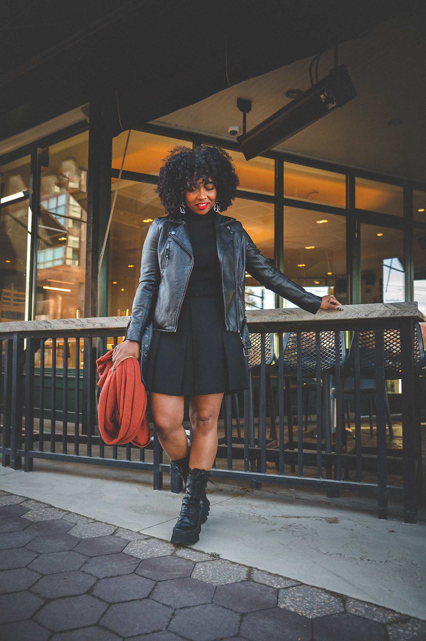 SWEENEE STYLE, MACY'S STYLE CREW, HOLIDAY STYLE 2022, WHAT TO WEAR TO THANKSGIVING, WHAT TO WEAR TO CHRISTMAS, HOW TO WEAR ALL BLACK, STYLING A LEATHER JACKET, INDIANAPOLIS FASHION BLOG