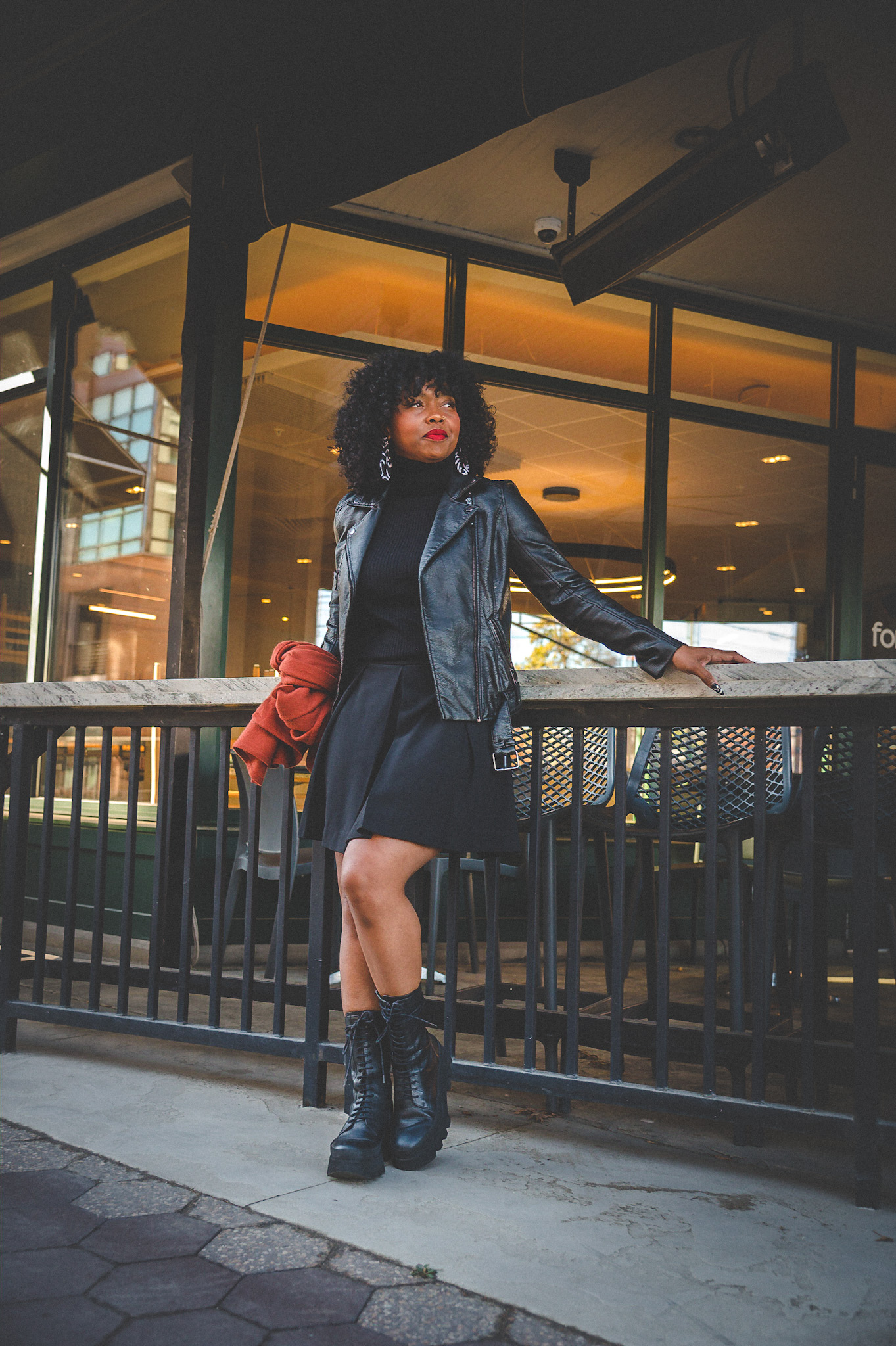 SWEENEE STYLE, MACY'S STYLE CREW, HOLIDAY STYLE 2022, WHAT TO WEAR TO THANKSGIVING, WHAT TO WEAR TO CHRISTMAS, HOW TO WEAR ALL BLACK, STYLING A LEATHER JACKET, INDIANAPOLIS FASHION BLOG
