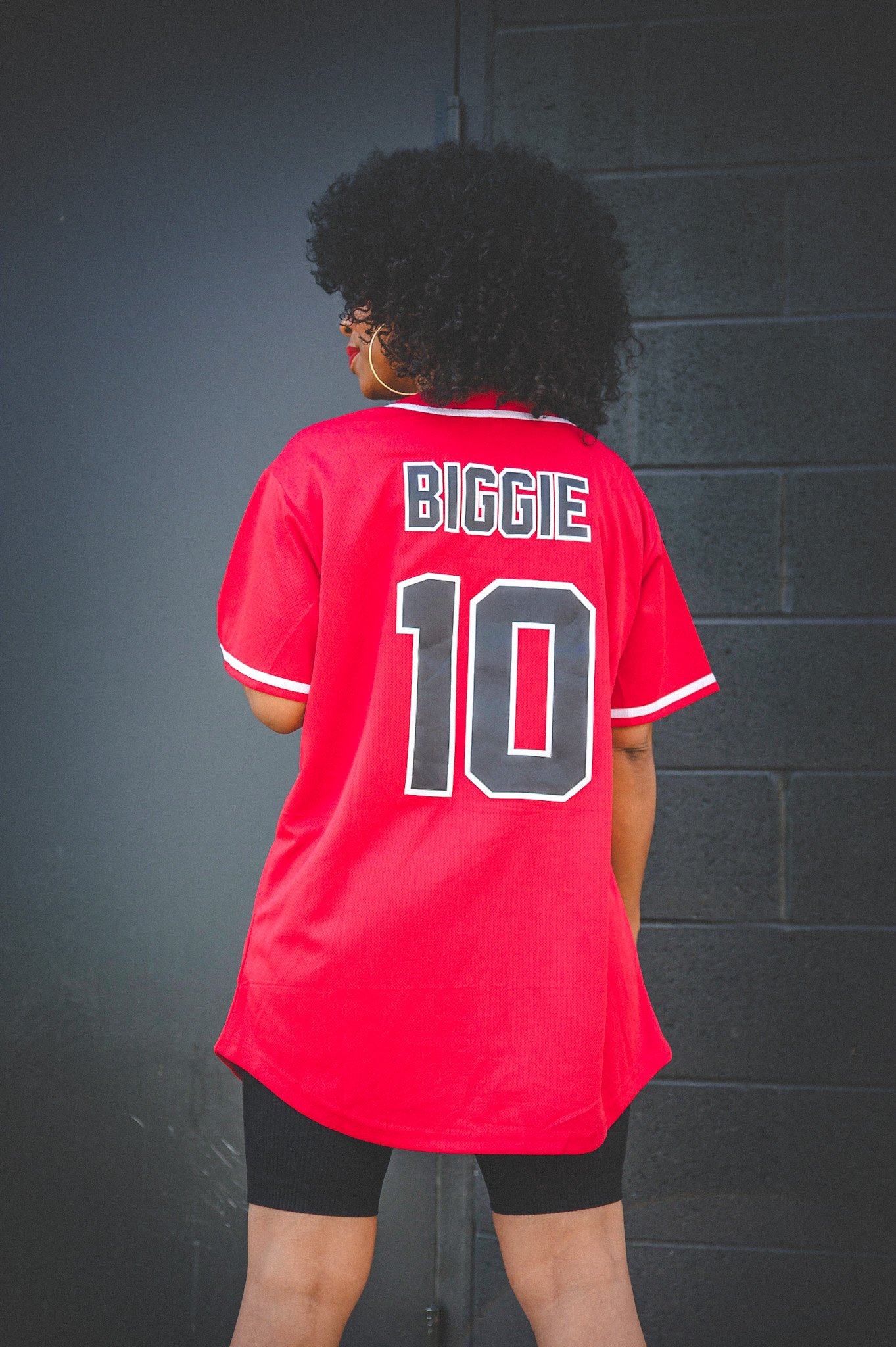 SWEENEE STYLE, STYLE INFLUENCER,5 RELAXING WEEKEND OUTFIT IDEAS, HOW TO STYLE FOR SUMMER, SUMMER OUTFIT IDEAS, HOW TO WEAR A JERSEY, BAD BOY JERSEY, BIGGIE JERSEY, AMAZON FASHION